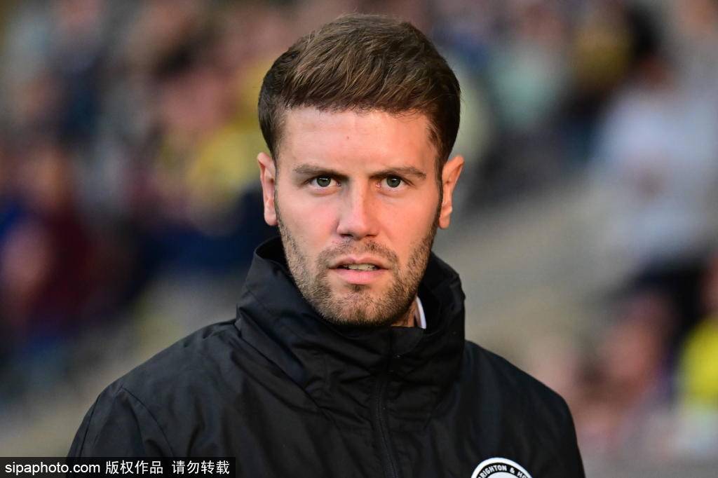 英格兰联赛杯第2轮：牛津联队0-6布莱顿
        
    英格兰联赛杯第2轮：牛津联队0-6布莱顿